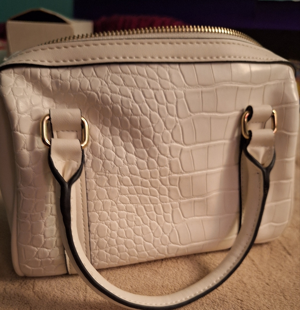 Elegant Cream Crocodile-Embossed Handbag